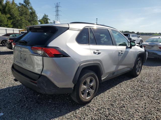 2T3W1RFV5PC246029 - 2023 TOYOTA RAV4 XLE ვერცხლისფერი ფოტო 3