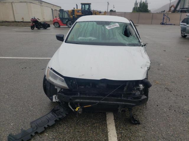 3VW1K7AJ5FM307343 - 2015 VOLKSWAGEN JETTA BASE أبيض صورة 5