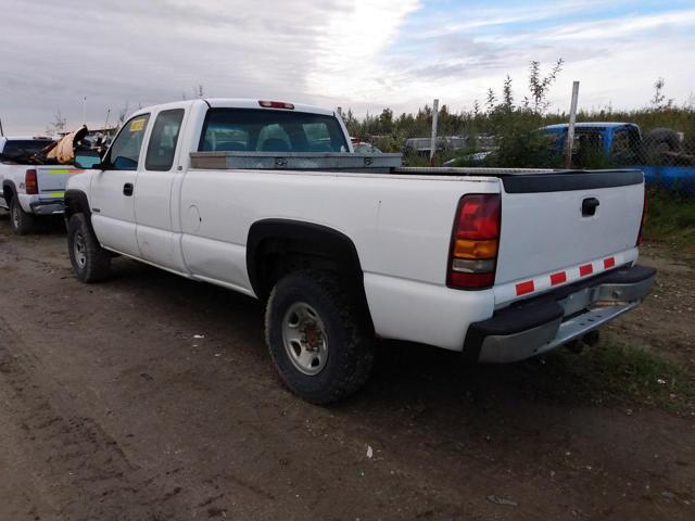 1GCGK29U5YE381689 - 2000 CHEVROLET SILVERADO K2500 WHITE photo 2