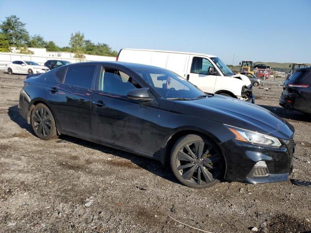 1N4BL4CV2KC186422 - 2019 NISSAN ALTIMA SR BLACK photo 4