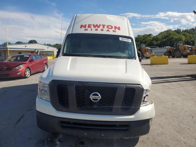 1N6BF0LY4KN804913 - 2019 NISSAN NV 2500 S Weiß Foto 5