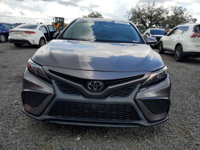 4T1G11AK9RU858649 - 2024 TOYOTA CAMRY SE NIGHT SHADE GRAY photo 5
