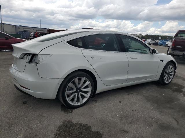 5YJ3E1EA7JF164855 - 2018 TESLA MODEL 3 WHITE photo 3