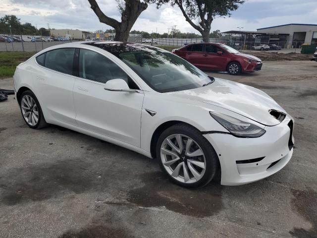 5YJ3E1EA7JF164855 - 2018 TESLA MODEL 3 WHITE photo 4