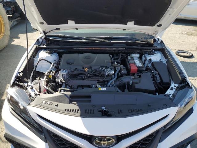 4T1G11AK7PU794222 - 2023 TOYOTA CAMRY SE NIGHT SHADE WHITE photo 11
