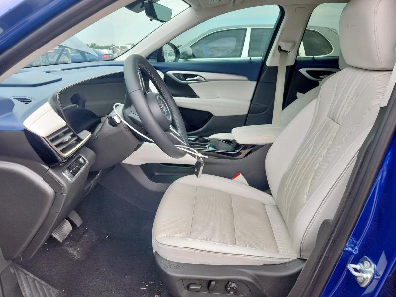 LRBFZSE45RD042448 - 2024 BUICK ENVISION AVENIR Blau Foto 7