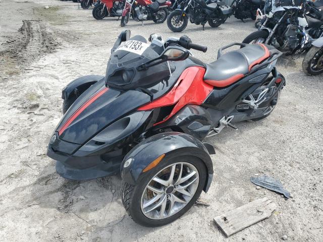 2BXNAAC2XGV000004 - 2016 CAN-AM SPYDER ROA RS RED photo 2