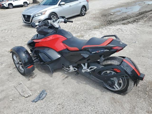 2BXNAAC2XGV000004 - 2016 CAN-AM SPYDER ROA RS RED photo 3