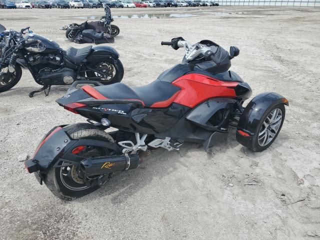 2BXNAAC2XGV000004 - 2016 CAN-AM SPYDER ROA RS RED photo 4