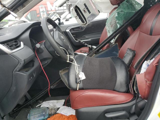 2T3MWRFV4RW210925 - 2024 TOYOTA RAV4 LE Ақ фото 7