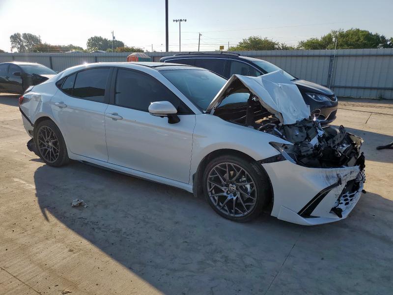 4T1DAACKXSU076480 - 2025 TOYOTA CAMRY XSE WHITE photo 4