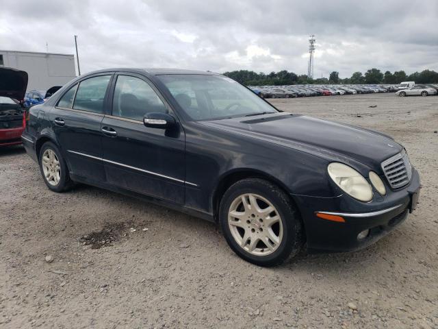 WDBUF65J73A262289 - 2003 MERCEDES-BENZ E 320 შავი ფოტო 4
