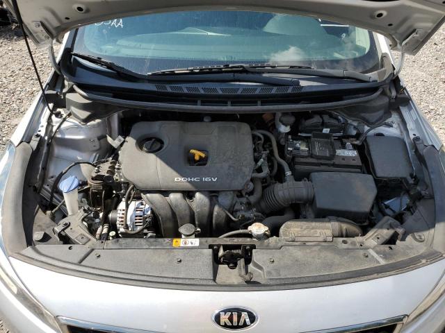 3KPFK4A7XHE108569 - 2017 KIA FORTE LX SILVER photo 11