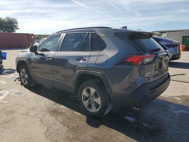 2T3W1RFV8NW218382 - 2022 TOYOTA RAV4 XLE GRAY photo 2