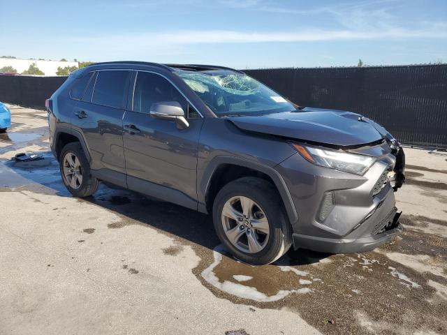 2T3W1RFV8NW218382 - 2022 TOYOTA RAV4 XLE GRAY photo 4