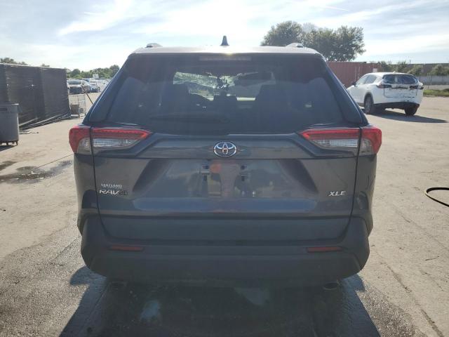 2T3W1RFV8NW218382 - 2022 TOYOTA RAV4 XLE GRAY photo 6