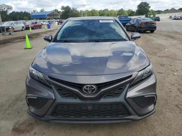 4T1G11AK7NU658864 - 2022 TOYOTA CAMRY SE GRAY photo 5