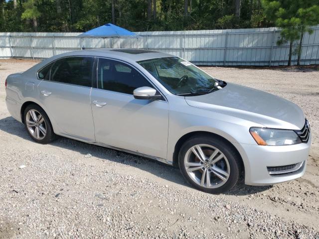 1VWBS7A31EC047190 - 2014 VOLKSWAGEN PASSAT SE SILVER photo 4