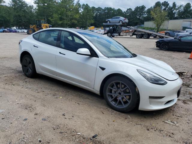 5YJ3E1EA0PF698045 - 2023 TESLA MODEL 3 أبيض صورة 4