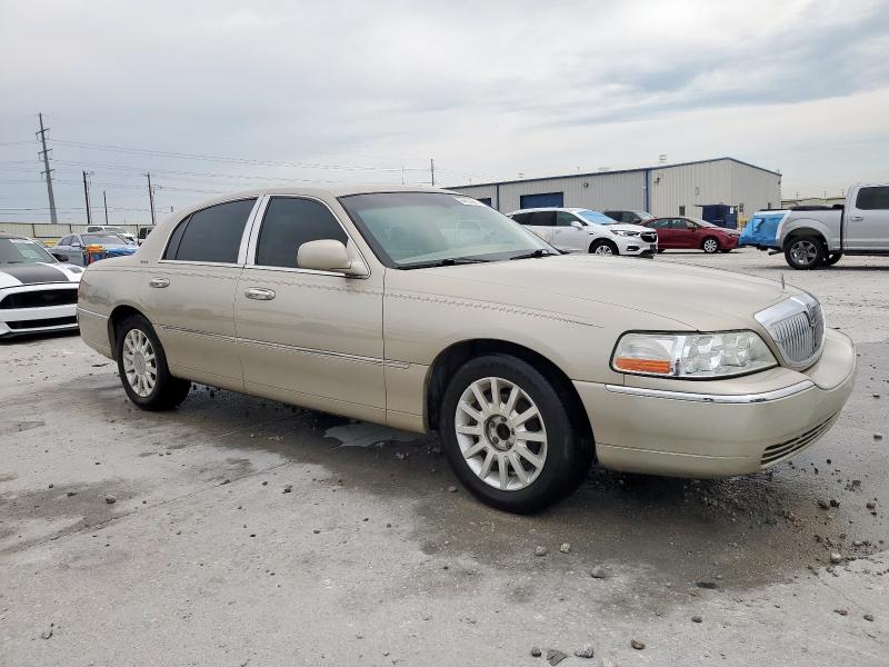 1LNHM81V37Y614533 - 2007 LINCOLN TOWN CAR SIGNATURE أسمر صورة 4