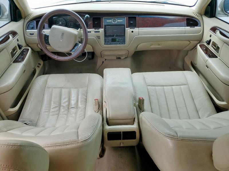 1LNHM81V37Y614533 - 2007 LINCOLN TOWN CAR SIGNATURE أسمر صورة 8