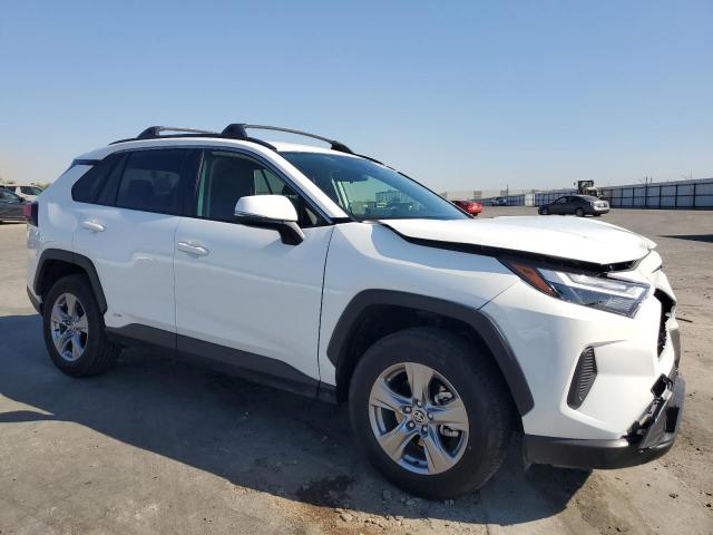 JTMMWRFV9RD267022 - 2024 TOYOTA RAV4 LE WHITE photo 4