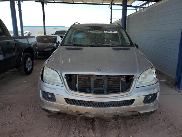 4JGBB75E06A128544 - 2006 MERCEDES-BENZ ML 500 فضي صورة 5