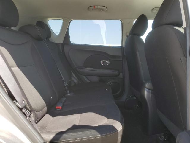 KNDJN2A25F7222518 - 2015 KIA SOUL GRAY photo 10