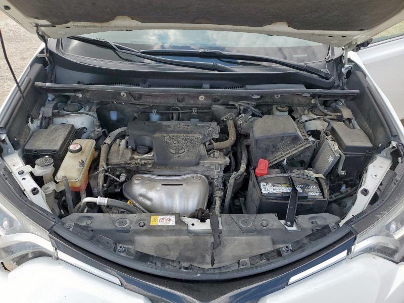 JTMBFREV3HJ107131 - 2017 TOYOTA RAV4 LE 白色 照片 12