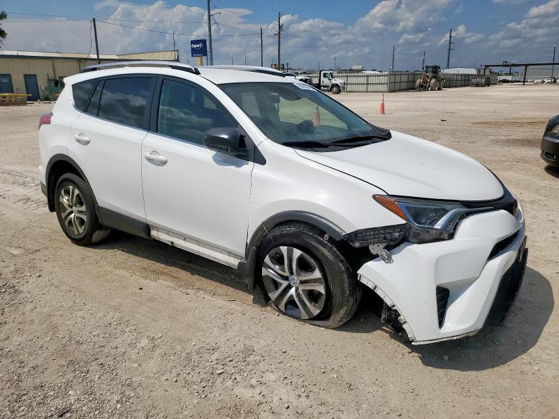 JTMBFREV3HJ107131 - 2017 TOYOTA RAV4 LE 白色 照片 4