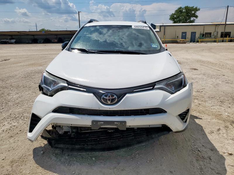 JTMBFREV3HJ107131 - 2017 TOYOTA RAV4 LE 白色 照片 5