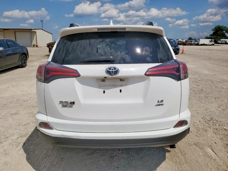 JTMBFREV3HJ107131 - 2017 TOYOTA RAV4 LE 白色 照片 6