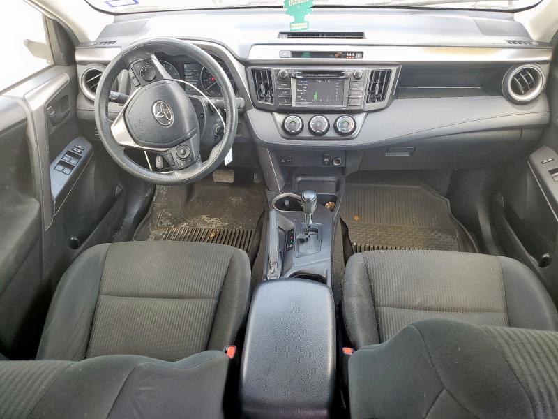 JTMBFREV3HJ107131 - 2017 TOYOTA RAV4 LE 白色 照片 8