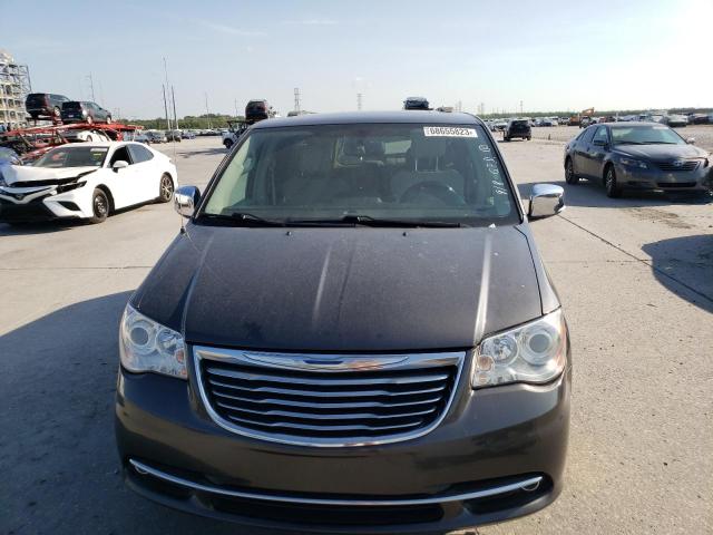 2C4RC1GG6FR711028 - 2015 CHRYSLER TOWN & COU LIMITED PLATINUM GRAY photo 5