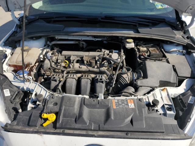 1FADP3E22JL211585 - 2018 FORD FOCUS S 白色 照片 11