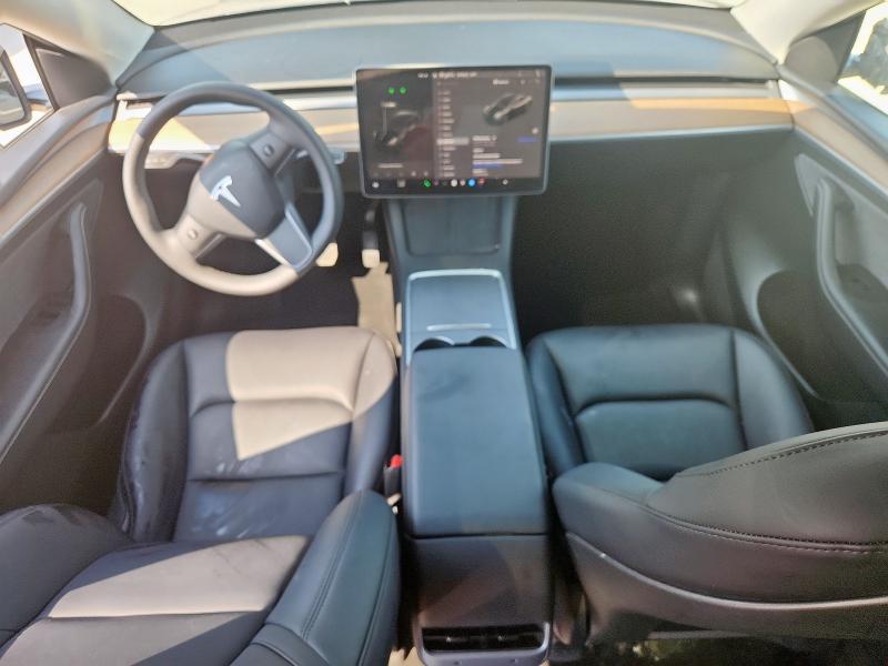 7SAYGAEE2SF302261 - 2025 TESLA MODEL Y Schwarz Foto 8