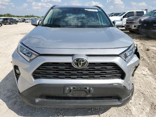 2T3C1RFV8MC167985 - 2021 TOYOTA RAV4 XLE PREMIUM SILVER photo 5