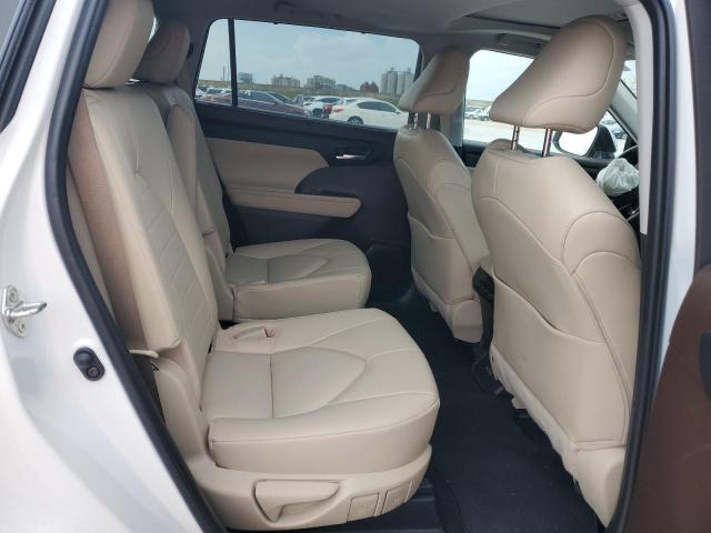 5TDGZRAH1NS127793 - 2022 TOYOTA HIGHLANDER XLE WHITE photo 11