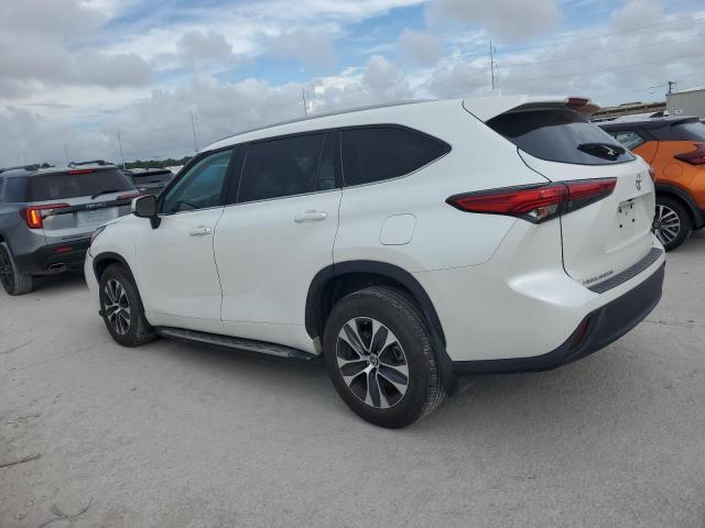 5TDGZRAH1NS127793 - 2022 TOYOTA HIGHLANDER XLE WHITE photo 2