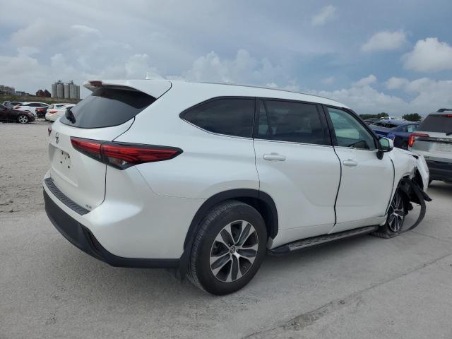 5TDGZRAH1NS127793 - 2022 TOYOTA HIGHLANDER XLE WHITE photo 3