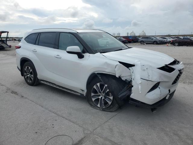 5TDGZRAH1NS127793 - 2022 TOYOTA HIGHLANDER XLE WHITE photo 4