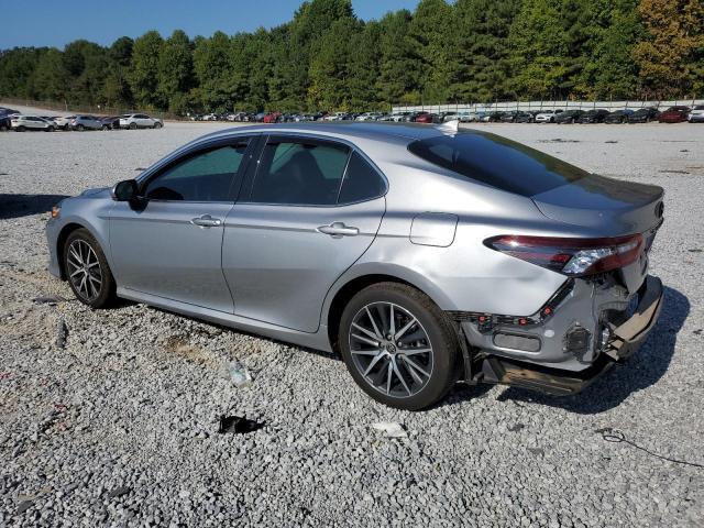 4T1F11AK3RU889181 - 2024 TOYOTA CAMRY XLE SILVER photo 2