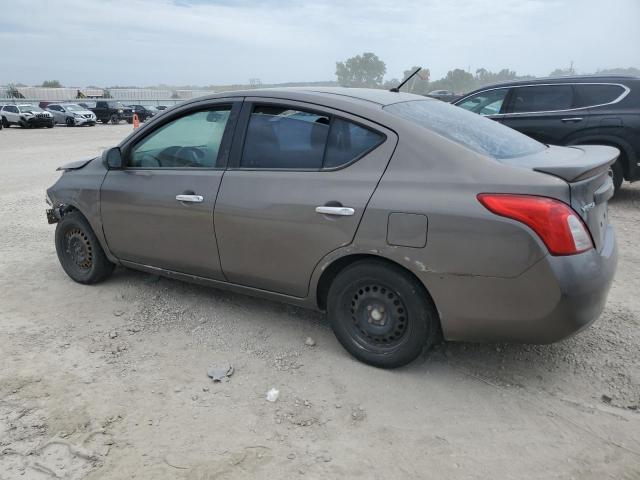 3N1CN7AP5DL863214 - 2013 NISSAN VERSA S BROWN photo 2