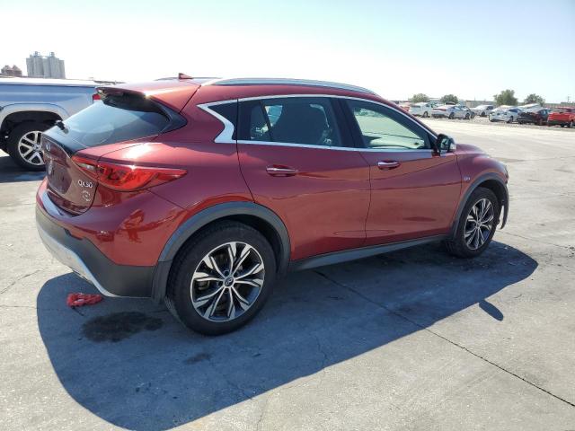 SJKCH5CRXHA029196 - 2017 INFINITI QX30 BASE 红色 照片 3