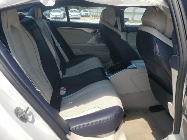 WBAGX0C10NCK00670 - 2022 BMW ALPINA B8 WHITE photo 10