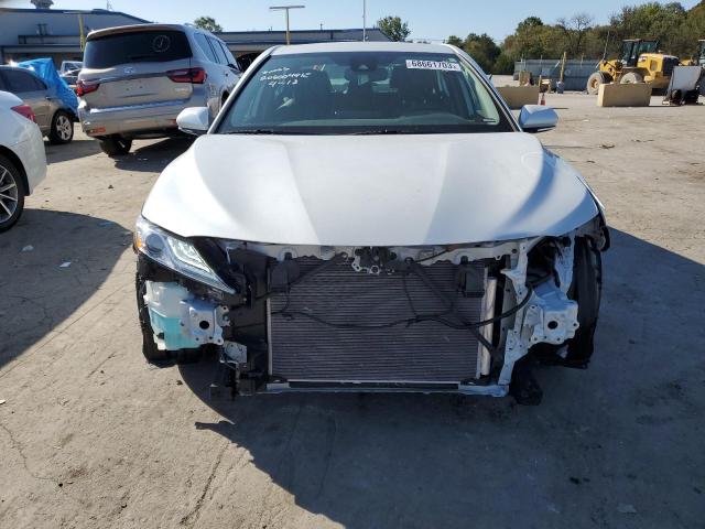 4T1F11AK8PU726782 - 2023 TOYOTA CAMRY XLE WHITE photo 5