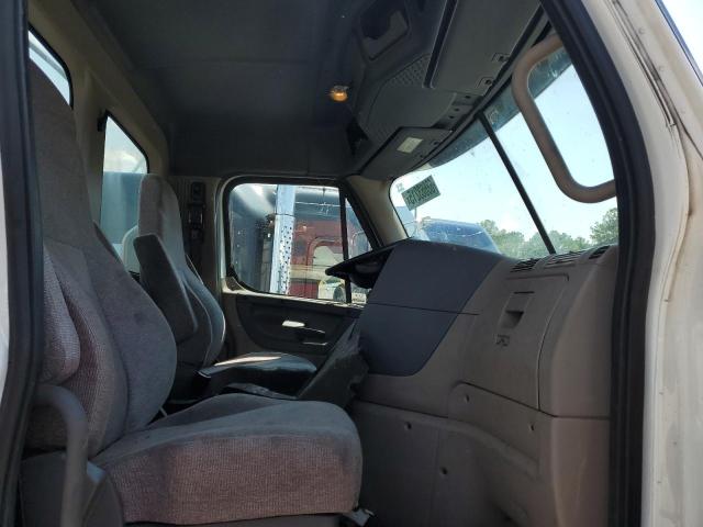 3AKBGBDV3LDMH2926 - 2020 FREIGHTLINER CASCADIA 1 WHITE photo 5