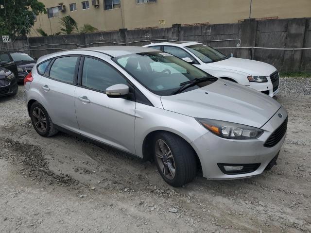 1FADP3KE1GL200830 - 2016 FORD FOCUS SE SILVER photo 4