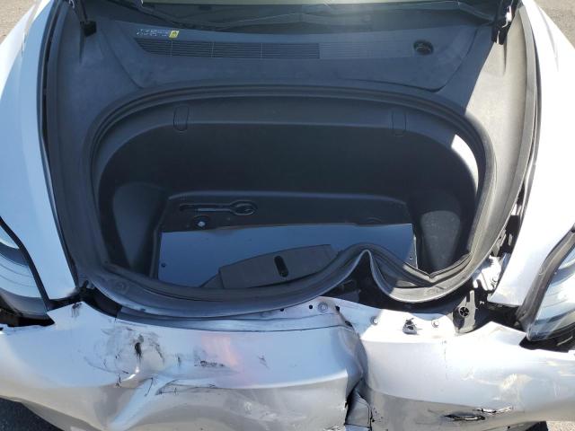 5YJ3E1EA8JF060858 - 2018 TESLA MODEL 3 SILVER photo 11