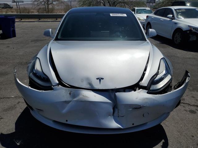 5YJ3E1EA8JF060858 - 2018 TESLA MODEL 3 SILVER photo 5